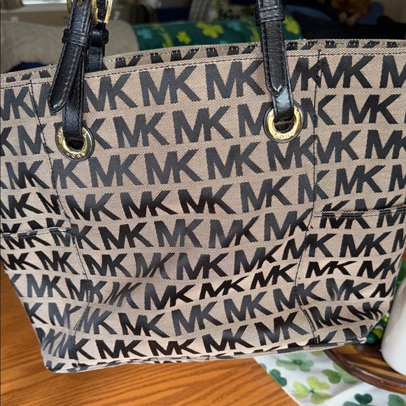 Michael Kors Monogram Black and Tan Shoulder Bag - Picture 3 of 3